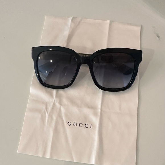 Gucci Black and Green Sunglasses Bold Design main image 4